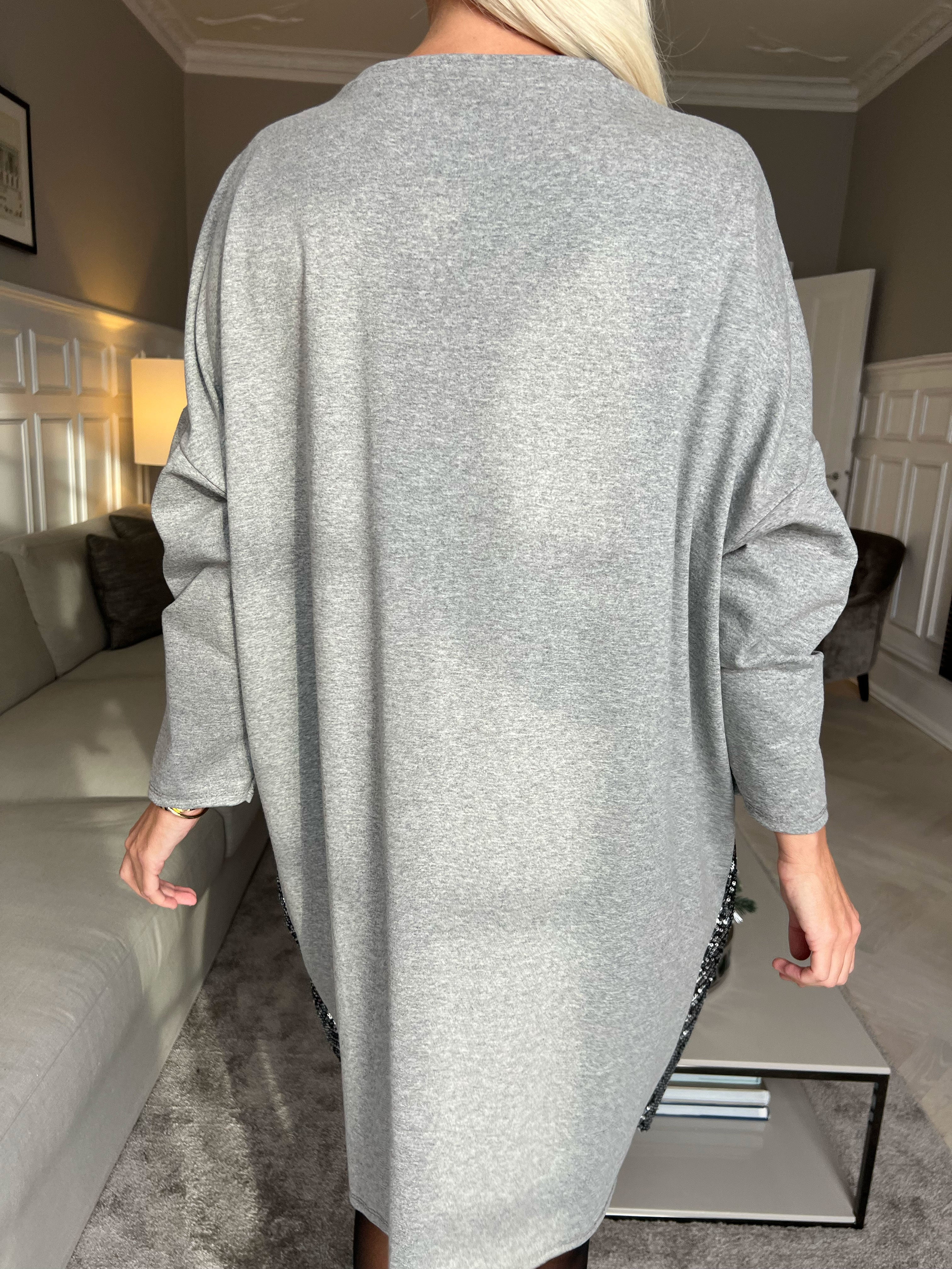 Eria - Klänning med paljetter på framsidan